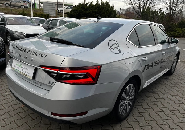 Skoda Superb cena 128900 przebieg: 60000, rok produkcji 2021 z Dynów małe 781